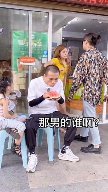 情侣合照吃瓜,情侣合照背后的甜蜜瓜料揭秘