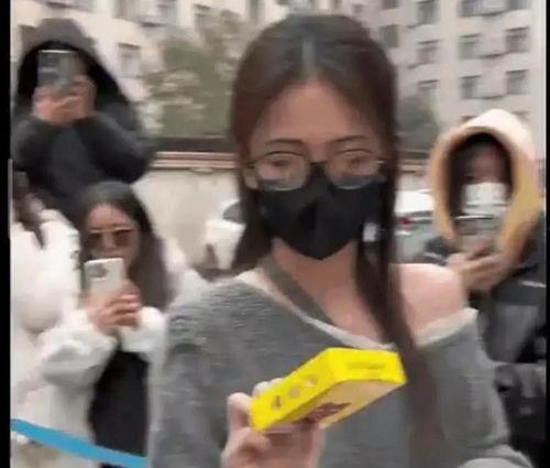 潮妈爆料吃瓜,娱乐圈吃瓜大揭秘,明星幕后生活曝光